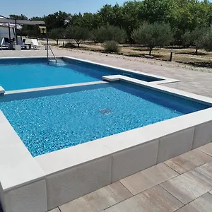  Luksuzni šator Grande Glamping With Pool